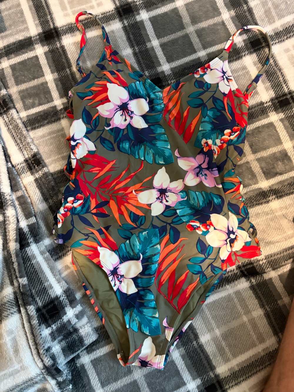 Hollister Floral Print Top in Teal, Coral, Navy